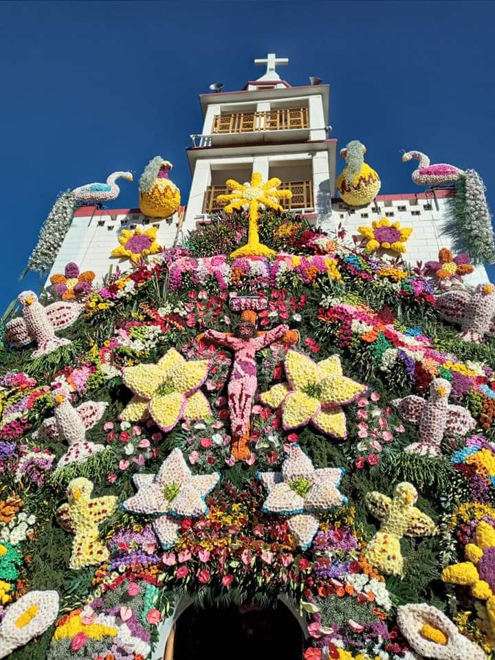 Un mill n de flores adornan iglesia en Tenancingo, esperan pocos visitantes  este a o
